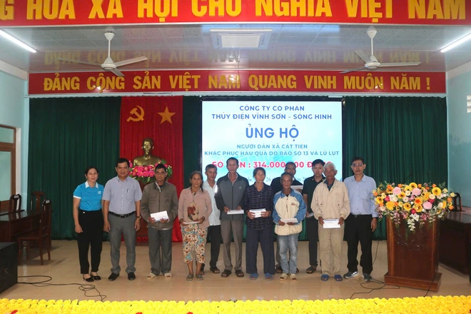 EVNGENCO3 hỗ trợ hơn 7 tỉ đồng cho miền Trung, Tây nguyên sau bão lũ - Ảnh 21