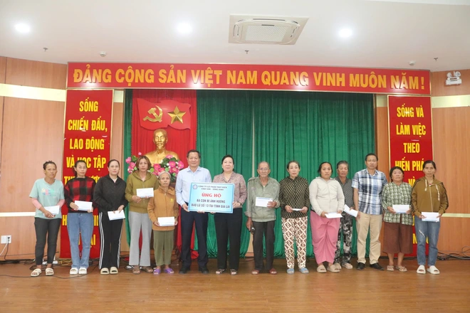 EVNGENCO3 hỗ trợ hơn 7 tỉ đồng cho miền Trung, Tây nguyên sau bão lũ - Ảnh 22