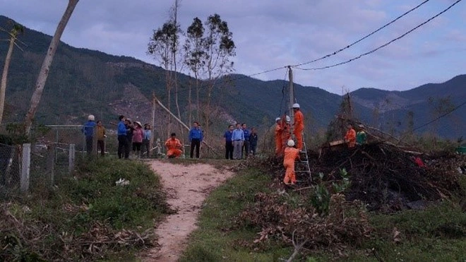 EVNGENCO3 hỗ trợ hơn 7 tỉ đồng cho miền Trung, Tây nguyên sau bão lũ - Ảnh 3