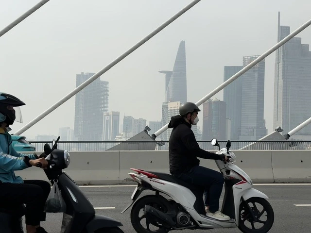 Sáng nay, bầu trời TP.HCM lại mù mịt, ô nhiễm không khí mức nào? - Ảnh 4