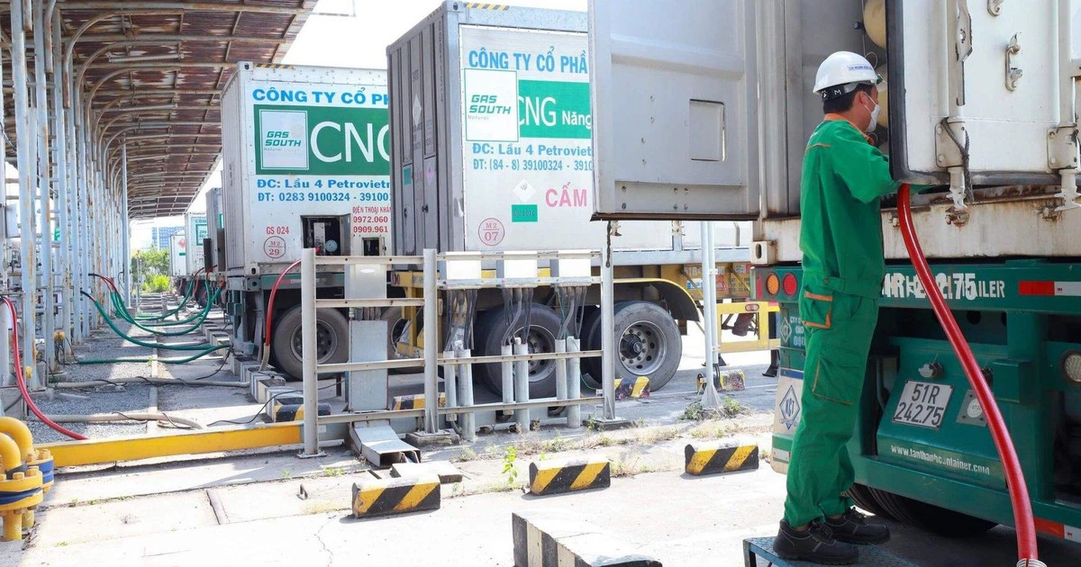 Hàng trăm doanh nghiệp và xe buýt TP.HCM dùng khí thiên nhiên có thể... ngừng hoạt động?