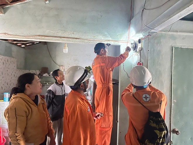 EVNGENCO3 hỗ trợ hơn 7 tỉ đồng cho miền Trung, Tây nguyên sau bão lũ - Ảnh 7