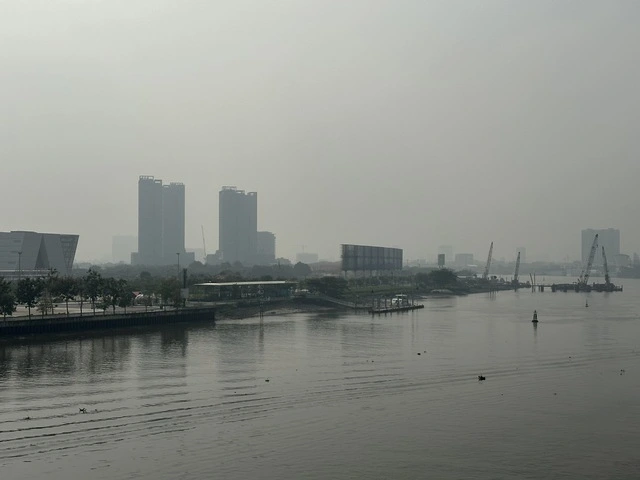 Sáng nay, bầu trời TP.HCM lại mù mịt, ô nhiễm không khí mức nào? - Ảnh 6