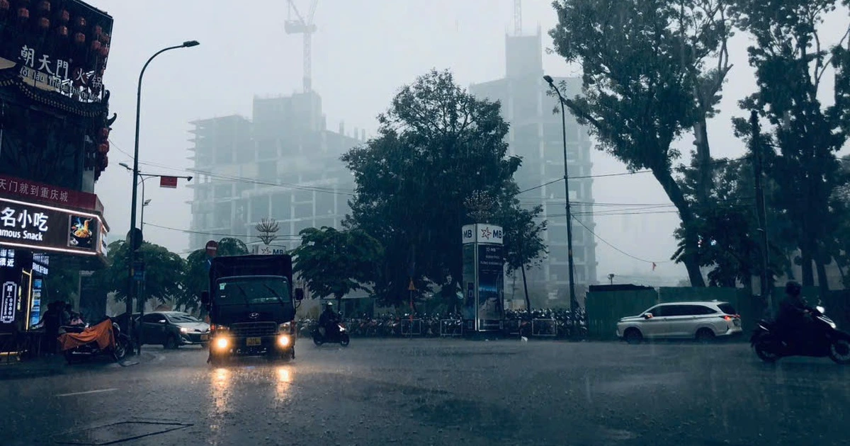 Sài Gòn sấm to, mưa lớn