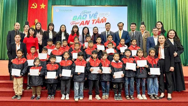 Hanwha Life Việt Nam hỗ trợ người dân miền Trung ổn định cuộc sống sau bão lũ - Ảnh 3