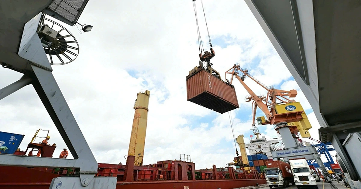 Việt Nam trở thành siêu cường thương mại mới