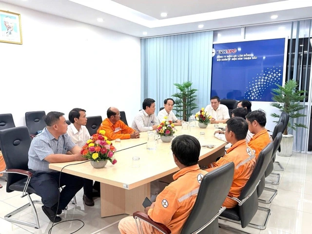 Ngập sâu diện rộng, Công ty Điện lực Lâm Đồng trực 24/24, kịp thời ứng phó - Ảnh 4