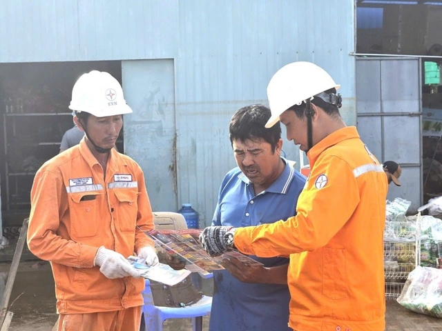 Ngập sâu diện rộng, Công ty Điện lực Lâm Đồng trực 24/24, kịp thời ứng phó - Ảnh 5