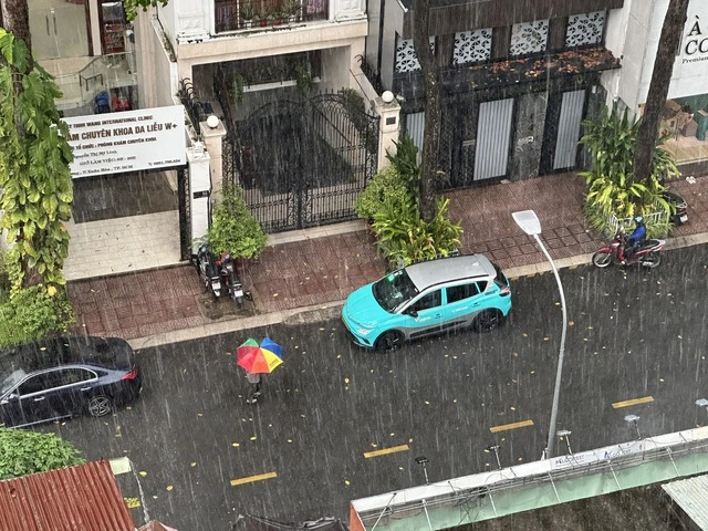 Sài Gòn sấm to, mưa lớn - Ảnh 3