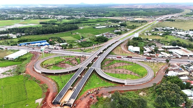 Người dân TP.HCM đến sân bay Long Thành bằng đường nào? - Ảnh 1