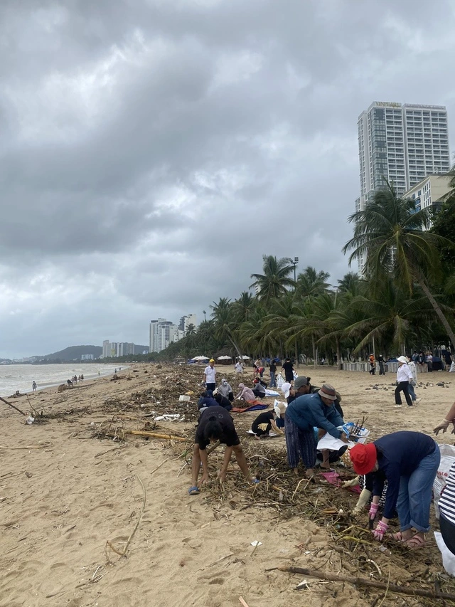 KDI Holdings hỗ trợ 1 tỉ đồng đến đồng bào bị ảnh hưởng lũ lụt tại Khánh Hòa - Ảnh 2