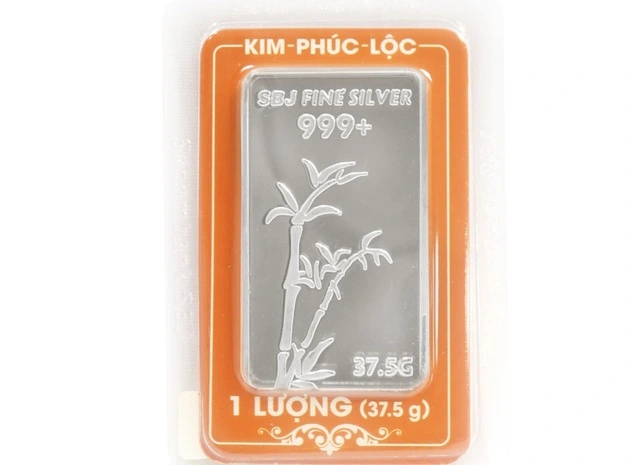 Tiền đổ mạnh, giá bạc tăng cao kỷ lục - Ảnh 1