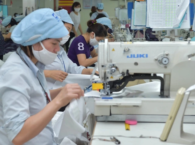 Tháng 11 xuất khẩu giảm mạnh, CPI bật tăng - Ảnh 1