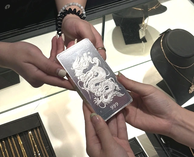 Mua 1 kg bạc, lãi gần 30 triệu đồng sau hơn 2 tháng - Ảnh 2