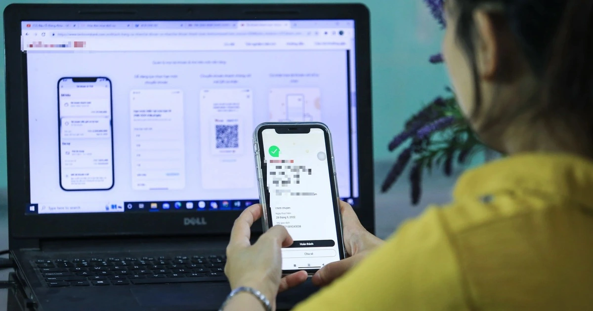 Hàng loạt ngân hàng tăng phí chuyển tiền, thông báo số dư, tài khoản ít tiền...