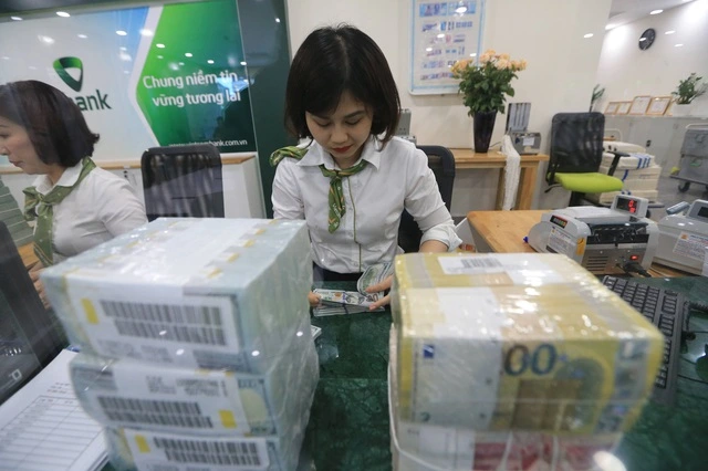 Giá USD hôm nay 26.12.2025: Tiếp tục trượt giảm - Ảnh 1