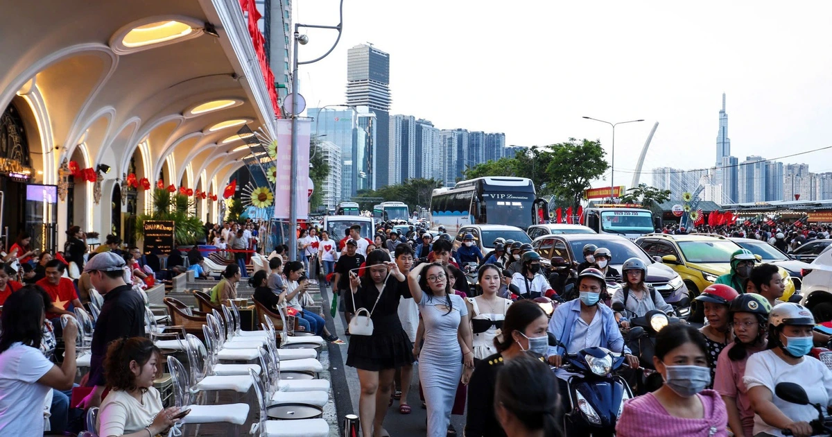 TP.HCM làm 2 cầu vượt cho người đi bộ 'thoát ải' vượt đường Tôn Đức Thắng