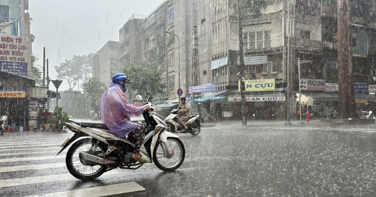TP.HCM và Nam bộ đón đợt mưa trái mùa kéo dài 2 ngày