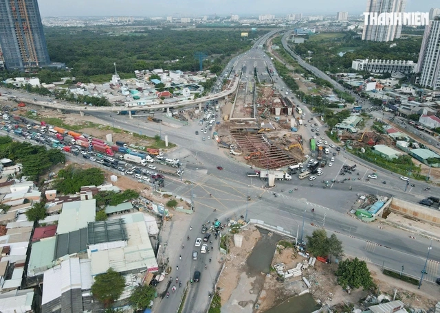 Nút giao lớn nhất TP.HCM lại trễ hẹn, tết này khu Đông vẫn khó thoát kẹt xe - Ảnh 1