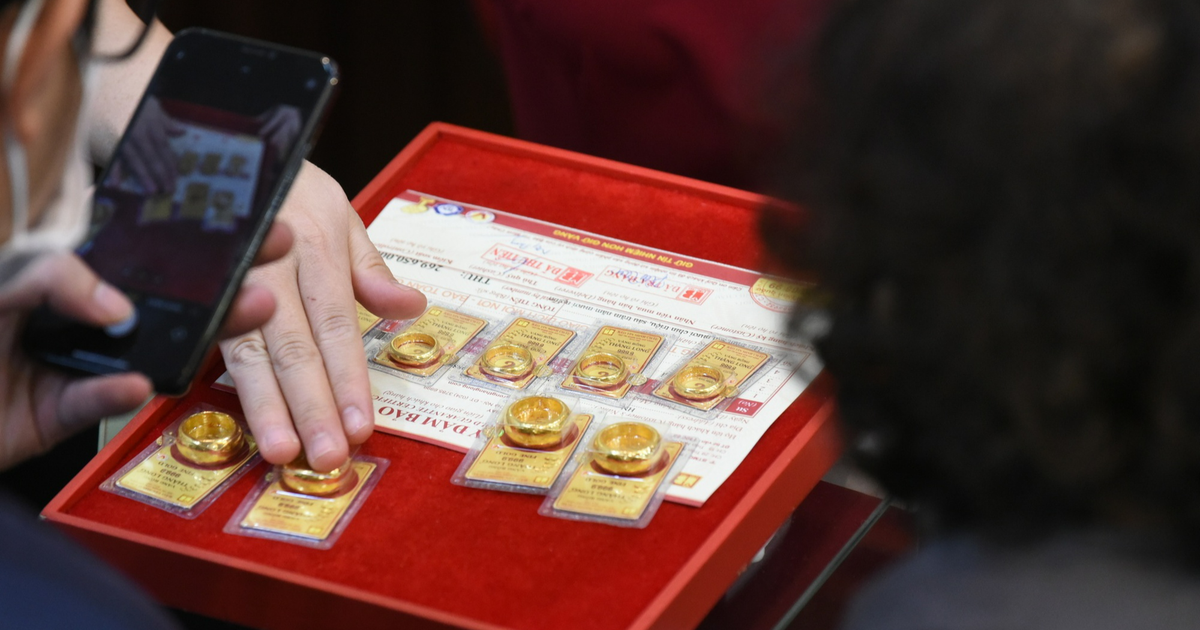 Giá vàng hôm nay 7.12.2025: Mua vàng nhẫn lỗ đến 4 triệu đồng