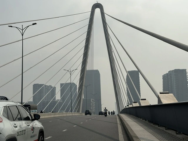 Sáng nay, bầu trời TP.HCM lại mù mịt, ô nhiễm không khí mức nào? - Ảnh 5