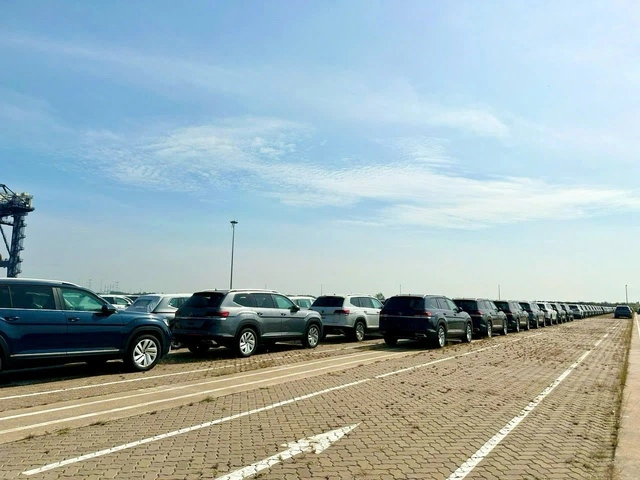 Nhiều kẽ hở trong nhập khẩu ô tô hạng sang để biếu, tặng - Ảnh 1