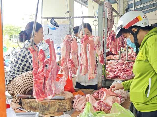 Giá heo gần tết tăng mạnh - Ảnh 2