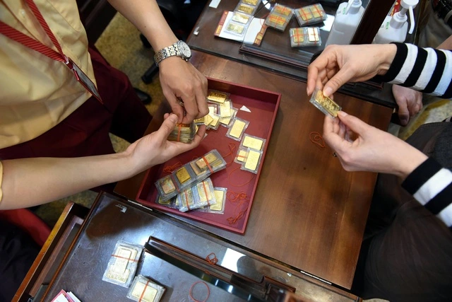 Giá vàng hôm nay 21.12.2025: Tăng cao nhưng người mua vẫn lỗ hơn 3 triệu đồng - Ảnh 1