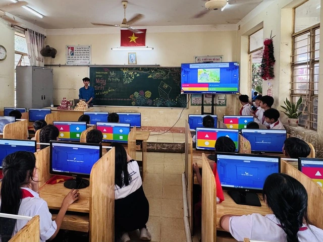 Mở rộng cơ hội tiếp cận công nghệ cho học sinh vùng biên giới - Ảnh 3