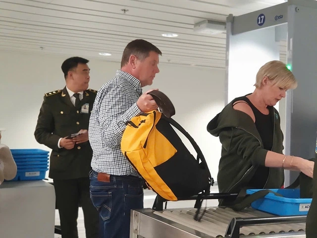 Làm thủ tục bay trong 'một nốt nhạc' - Ảnh 4