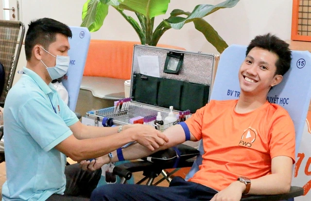 FWD đưa kỹ năng quản lý tài chính bền vững đến gần hơn với giới trẻ - Ảnh 1