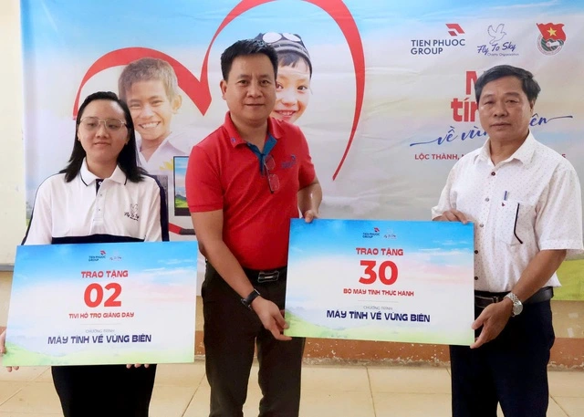 Mở rộng cơ hội tiếp cận công nghệ cho học sinh vùng biên giới - Ảnh 1