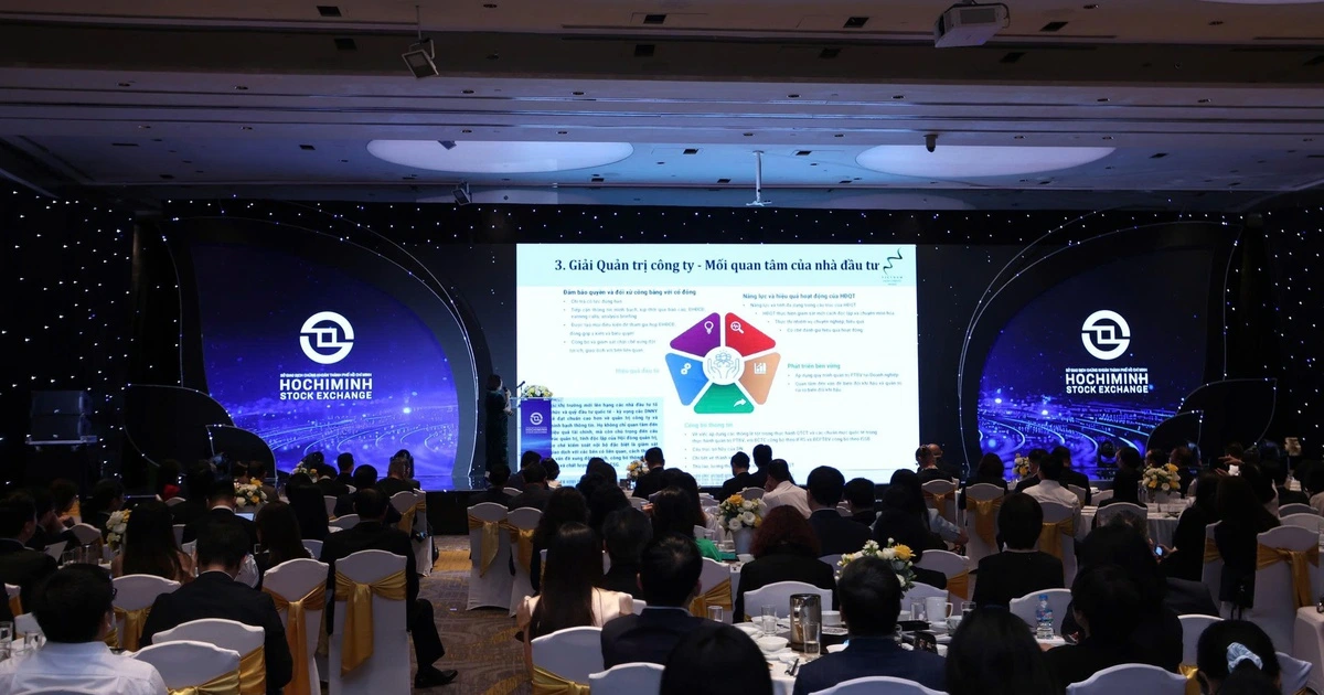 Ba doanh nghiệp niêm yết trên HOSE vượt vốn hóa trên 10 tỉ USD