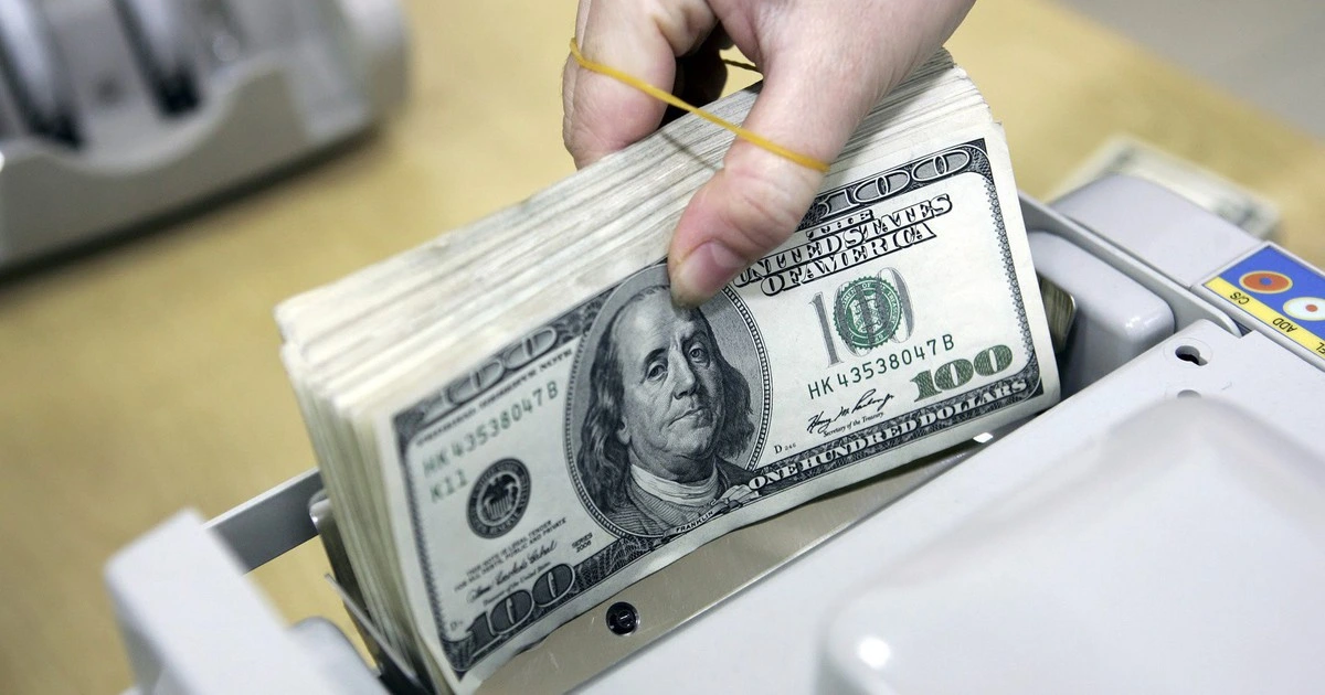 Giá USD hôm nay 30.12.2025: Ngân hàng ít thay đổi, tự do lao dốc