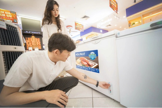 Tủ đông dung tích lớn Hòa Phát được chủ cửa hàng chọn mua dịp tết - Ảnh 1