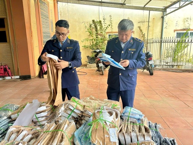 Bắt giữ 1.500 sản phẩm không rõ nguồn gốc bán qua thương mại điện tử - Ảnh 1