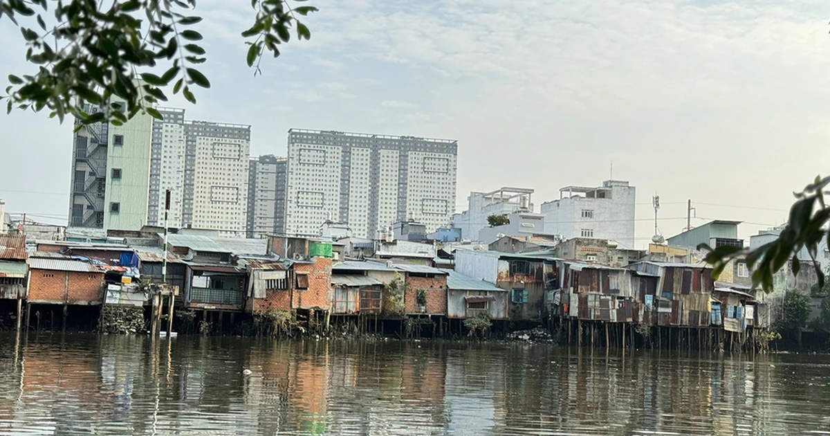 Vì sao giải tỏa nhà trên kênh rạch 'chậm dần đều'?