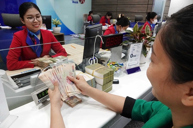 Ngân hàng tăng mạnh lãi suất cho vay mua nhà - Ảnh 1