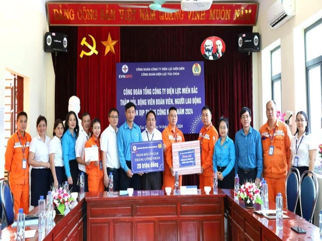 Công đoàn EVNNPC tiếp sức thợ điện kiên cường, vượt thử thách - Ảnh 4