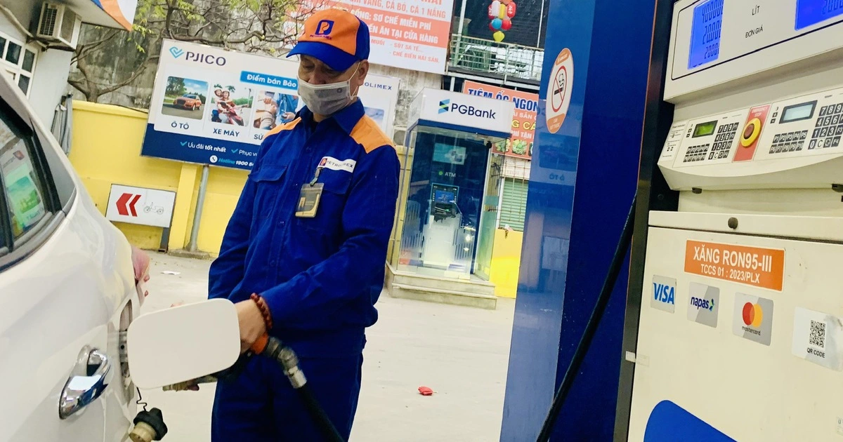 Giá xăng tăng, giá dầu giảm từ 15 giờ hôm nay 4.12