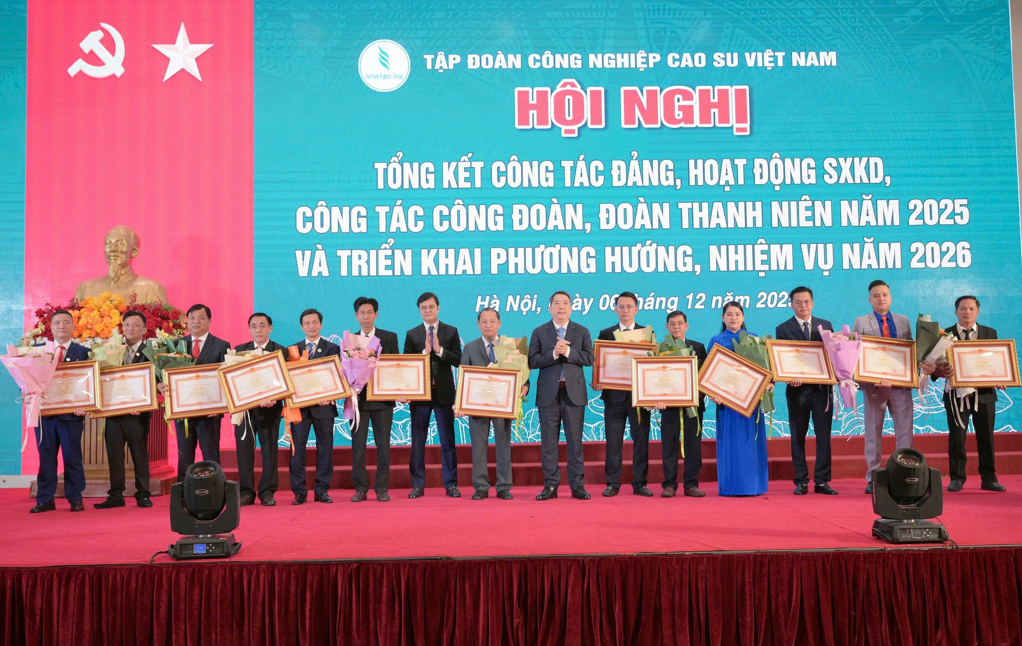 Lãi gần 7.000 tỉ đồng, VRG dồn lực đầu tư vào khu công nghiệp xanh, điện sạch - Ảnh 4