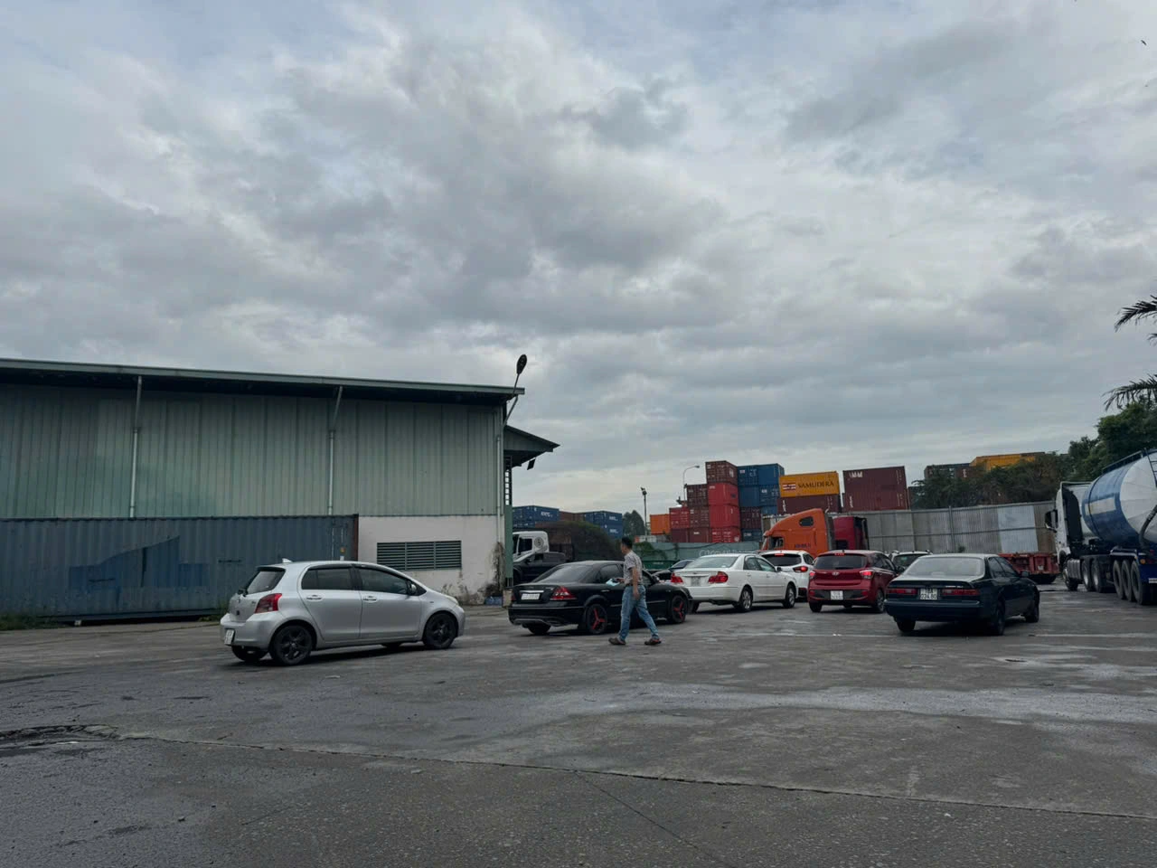 Vì sao đăng kiểm vắng vẻ ngay mùa cao điểm? - Ảnh 1