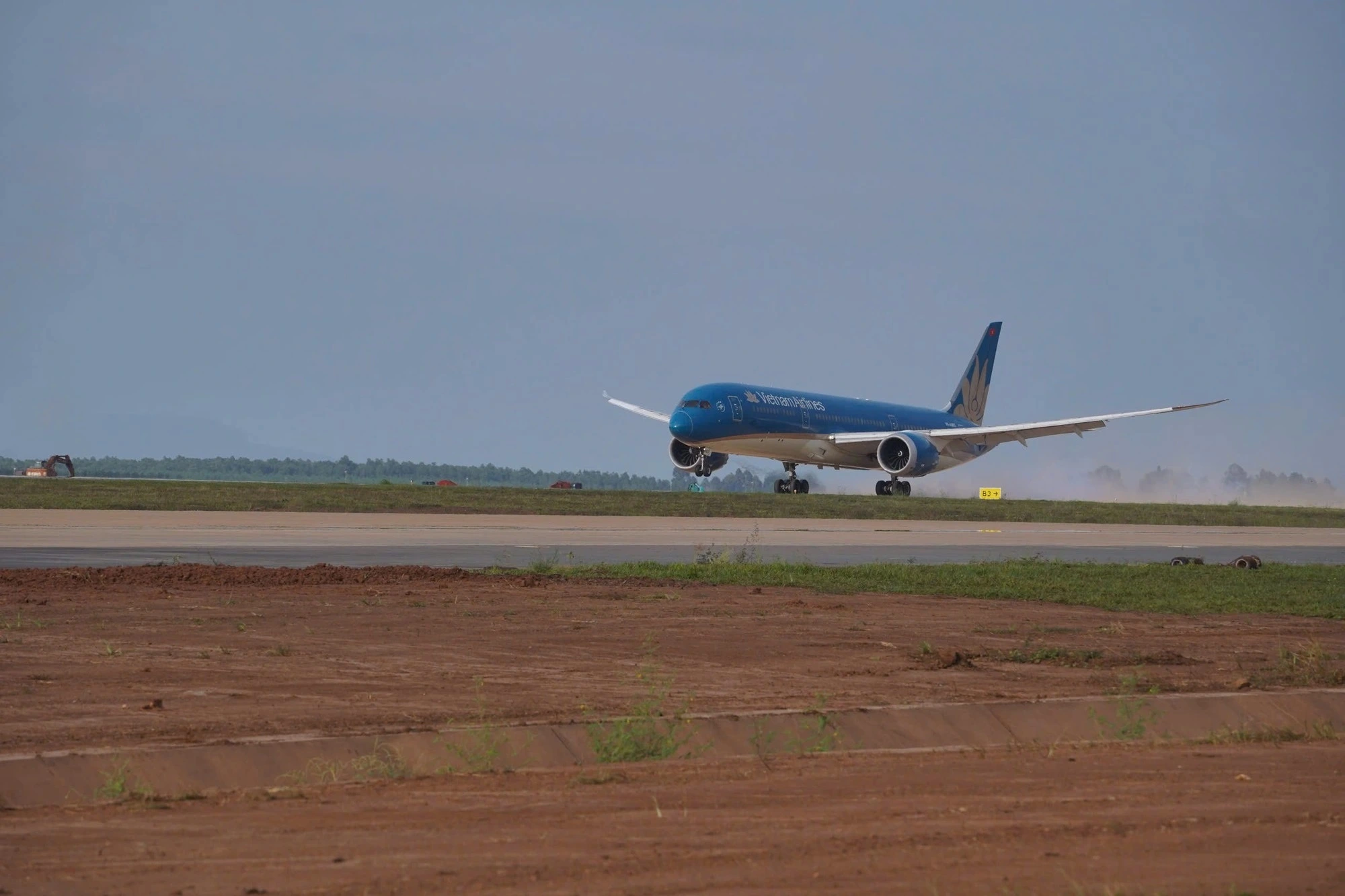 Máy bay Boeing 787 đã đáp thành công xuống sân bay Long Thành - Ảnh 1