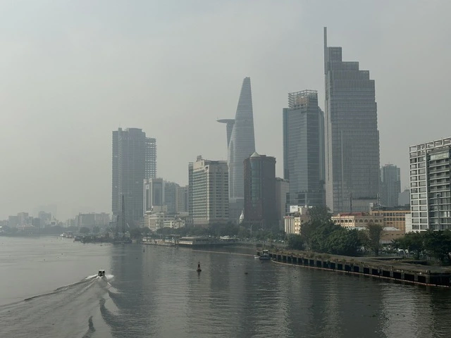 Sau Hà Nội, ô nhiễm không khí gia tăng ở TP.HCM - Ảnh 1