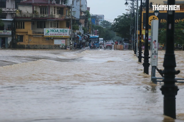 Từ chiều nay, miền Trung đón đợt mưa lớn diện rộng kéo dài 4 ngày, vì sao? - Ảnh 1