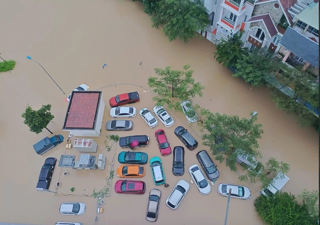 Miền Trung xuất hiện đợt mưa lớn từ đêm mai, có nơi trên 250 mm - Ảnh 1