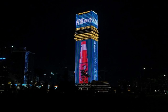 Sting Energy và Mercedes-AMG PETRONAS thắp sáng nhiều địa danh, đánh dấu hợp tác toàn cầu - Ảnh 1