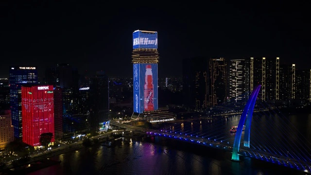 Sting Energy và Mercedes-AMG PETRONAS thắp sáng nhiều địa danh, đánh dấu hợp tác toàn cầu - Ảnh 2