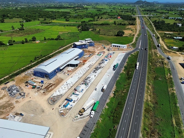 Trạm dừng nghỉ chạy đua tiến độ - Ảnh 1