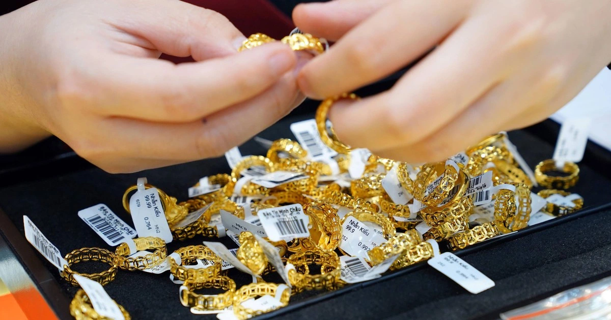 Giá vàng hôm nay 28.12.2025: Vàng nhẫn tăng vọt vượt mặt vàng miếng